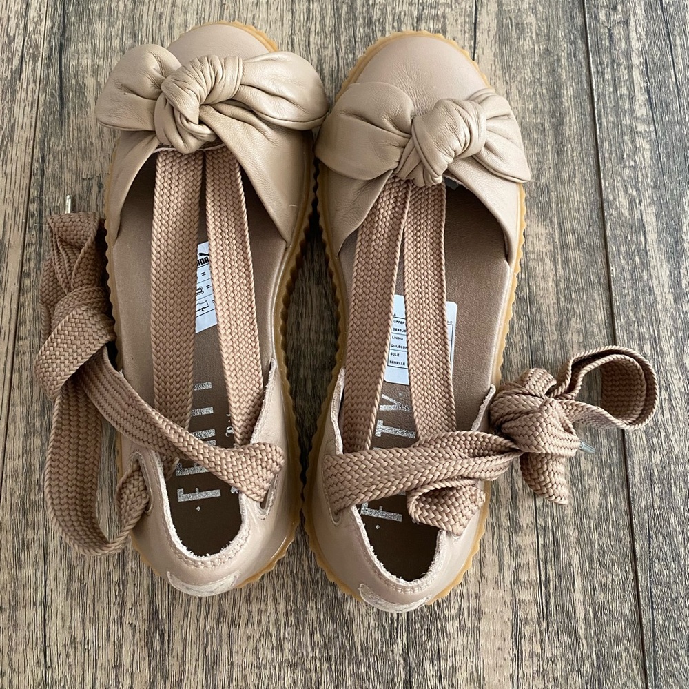 $139.99 365794-01 Fenty Puma By Rihanna Women Bow Creeper Sandal silver pink